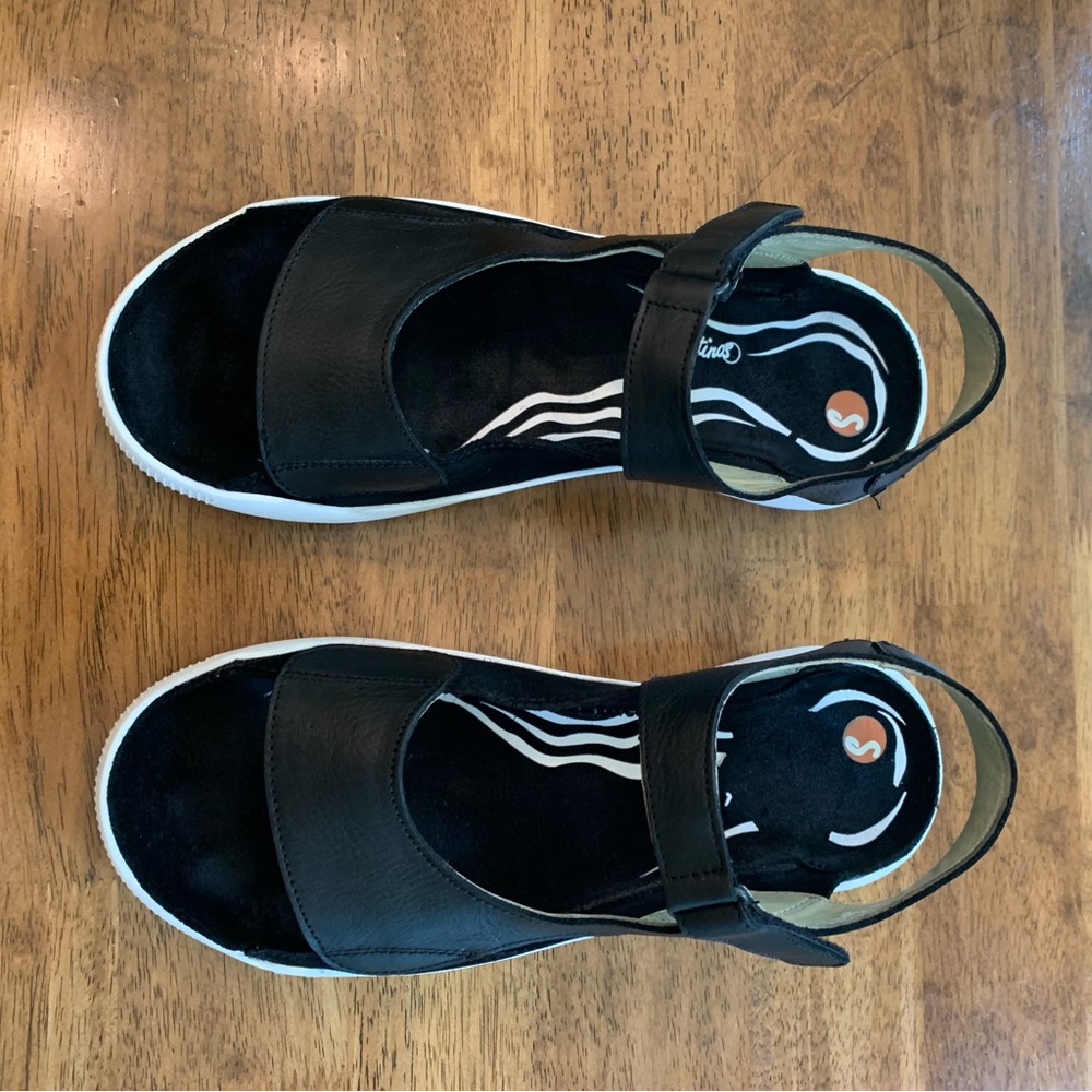 Softinos Weal Black Leather Strap Sandals; Size 9-9.5 - Picture 3 of 9